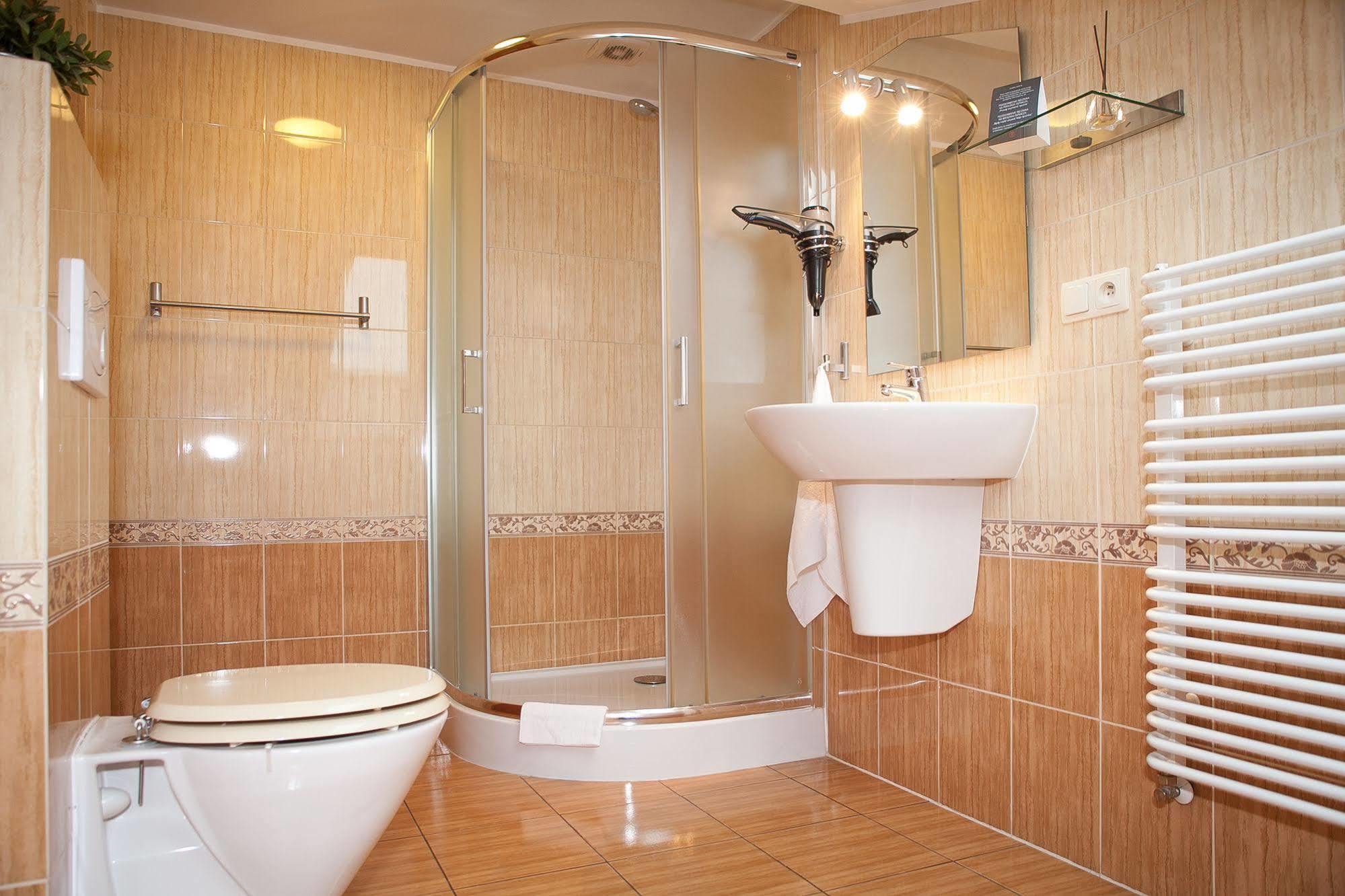 H31 Aparthotel Poznań Exteriör bild