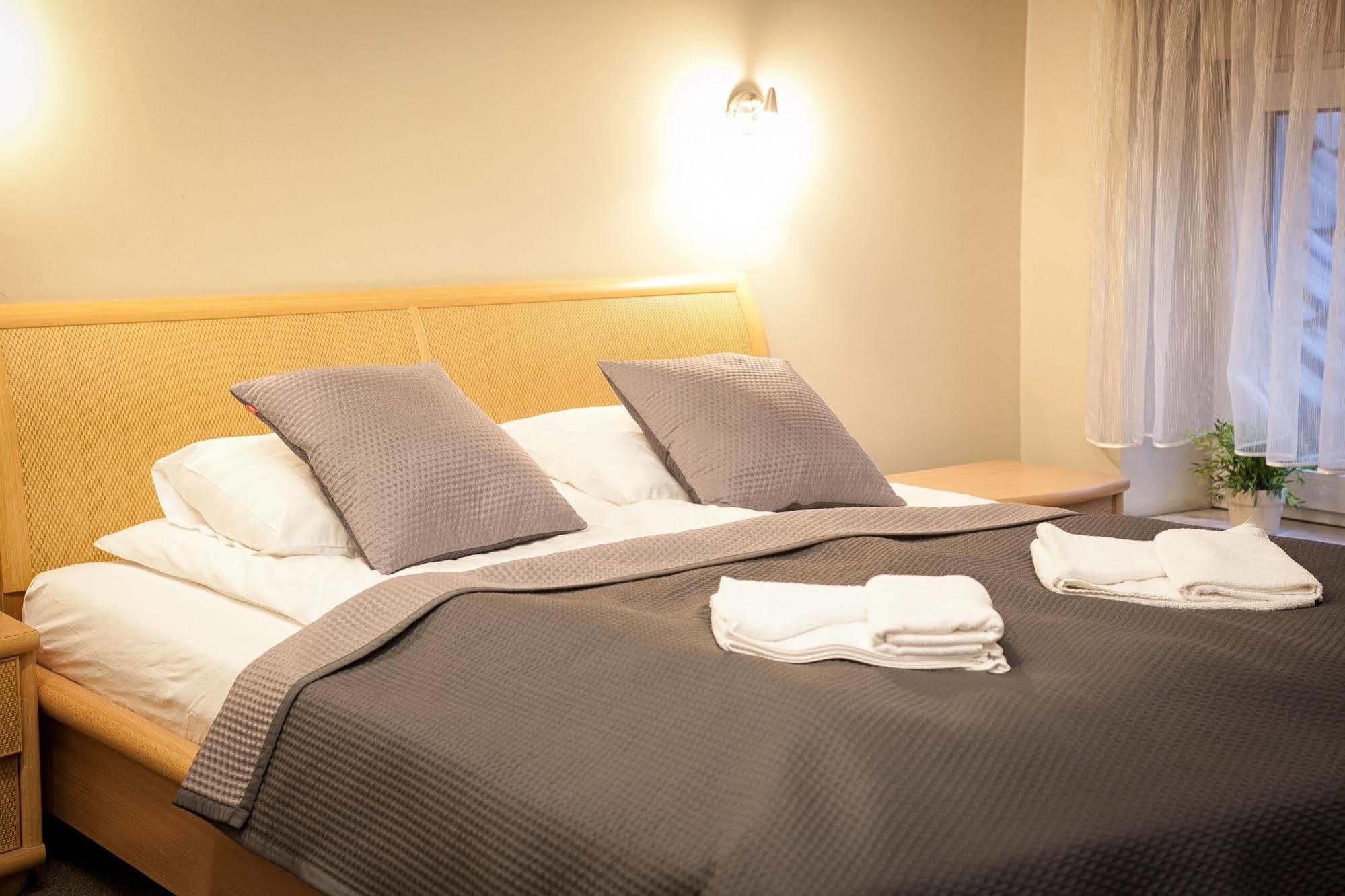 H31 Aparthotel Poznań Exteriör bild