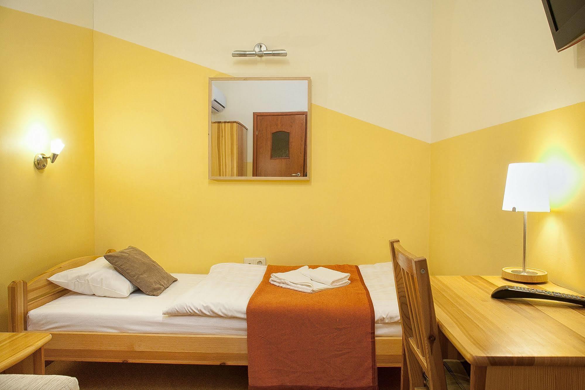 H31 Aparthotel Poznań Exteriör bild